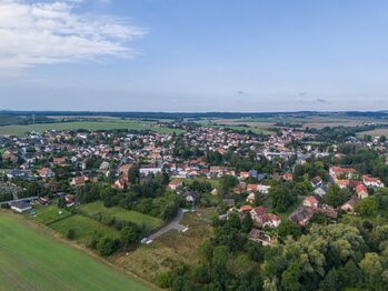 Prodej pozemku 987 m², Tuchlovice