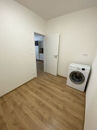 komora v bytě - Pronájem bytu 1+kk v osobním vlastnictví 45 m², Plzeň