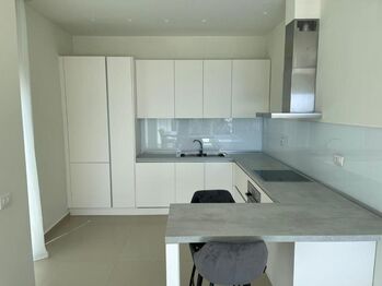 Prodej bytu 1+1 v osobním vlastnictví 102 m², Palasë