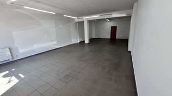 Pronájem obchodních prostor 85 m², Pelhřimov