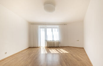 Obývací pokoj - Pronájem bytu 3+1 v osobním vlastnictví 83 m², Praha 4 - Podolí