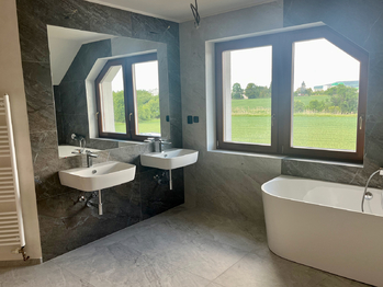 Prodej domu 286 m², Bradlec