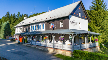 Prodej hotelu 750 m², Mařenice