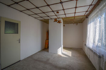 pokoj 1.NP - Prodej domu 450 m², Chomutice