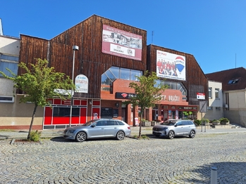 pohled z ulice - Prodej obchodních prostor 503 m², Dobříš