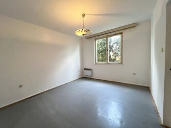 pokoj - Prodej bytu 2+1 v osobním vlastnictví 55 m², Vráž