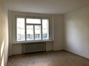 Obývací pokoj - Pronájem bytu 2+kk v osobním vlastnictví 60 m², Praha 8 - Libeň