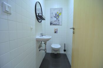 samostatné  WC - Pronájem bytu 2+kk v osobním vlastnictví 80 m², Praha 5 - Smíchov