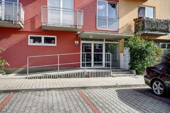 Vchod - Pronájem bytu 2+kk v osobním vlastnictví 53 m², Brno