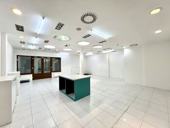 Prodej obchodních prostor 72 m², Karlovy Vary