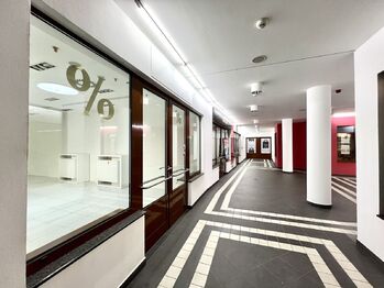 Prodej obchodních prostor 72 m², Karlovy Vary