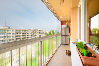 Byt Heranova- zasklený balkon nabízí klid a výhled do okolí  - Prodej bytu 3+kk v družstevním vlastnictví 79 m², Praha 5 - Stodůlky