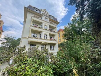 POHLED ZEPREDU - Pronájem bytu 5+1 v osobním vlastnictví 180 m², Karlovy Vary