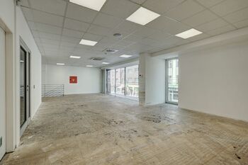 pohled 2 NP pohled ke schodům foto 2 - Pronájem obchodních prostor 277 m², Brno