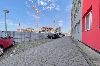 Pronájem kancelářských prostor 221 m², Praha 9 - Hloubětín