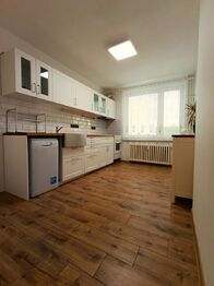 Kuchyně - Pronájem bytu 3+1 v osobním vlastnictví 78 m², Velké Popovice 