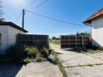 Prodej skladovacích prostor 1350 m², Uhřice