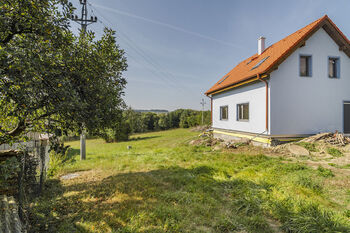 Prodej pozemku 1909 m², Zvěstov