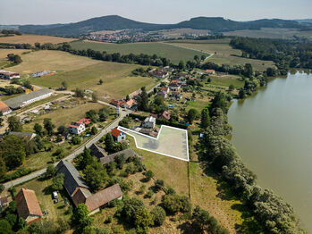 Prodej pozemku 1909 m², Zvěstov