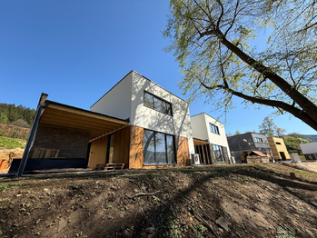 stav ke dni 25. 4. 2025 - Prodej domu 95 m², Prachatice