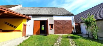 pohled na stodolu a garáž - Prodej domu 120 m², Slavonice