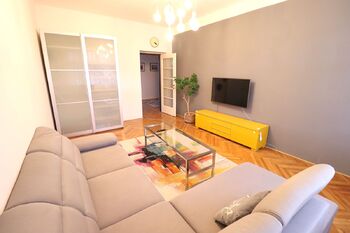 Obývací pokoj - Pronájem bytu 3+1 v osobním vlastnictví 92 m², Praha 5 - Smíchov