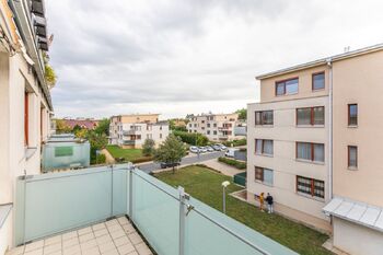 Výhled z balkonu - Pronájem bytu 2+kk v osobním vlastnictví 55 m², Praha 10 - Štěrboholy