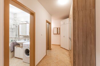 Vstupní chodba - Pronájem bytu 2+kk v osobním vlastnictví 55 m², Praha 10 - Štěrboholy