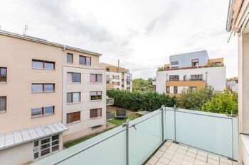 Výhled z balkonu - Pronájem bytu 2+kk v osobním vlastnictví 55 m², Praha 10 - Štěrboholy