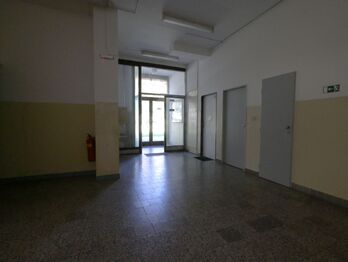 Pronájem obchodních prostor 18 m², Praha 8 - Čimice