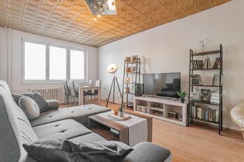 Obývací pokoj. - Pronájem bytu 3+1 v osobním vlastnictví 62 m², Jindřichův Hradec 