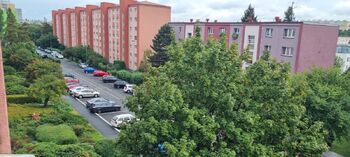 Výhled z obýváku - Prodej bytu 2+1 v osobním vlastnictví 55 m², Praha 10 - Záběhlice