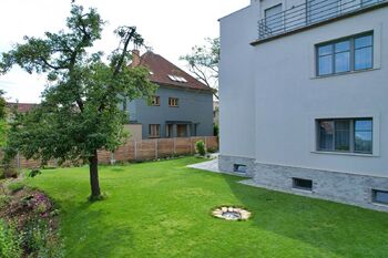 Zahrada - Pronájem bytu 2+kk v osobním vlastnictví 54 m², Praha 4 - Michle