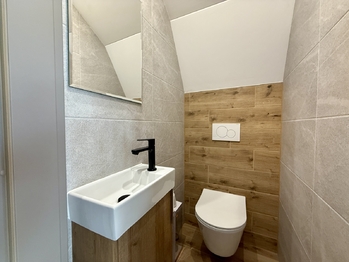 WC v přízemí - Prodej domu 95 m², Prachatice