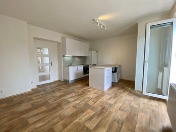 Pronájem bytu 1+kk v osobním vlastnictví 34 m², Praha 5 - Třebonice