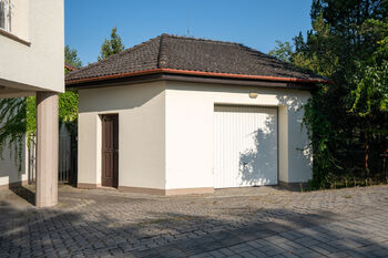 Prodej domu 400 m², Pozlovice