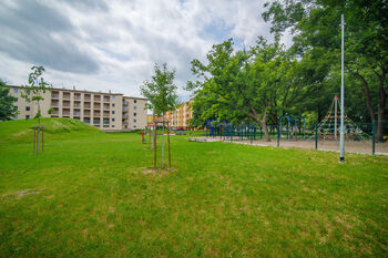 zeleň - Pronájem bytu 4+kk v osobním vlastnictví 87 m², Čelákovice