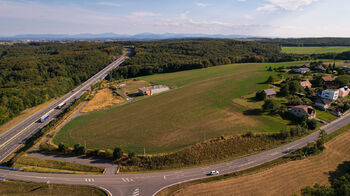 Prodej pozemku 16361 m², Hrabyně