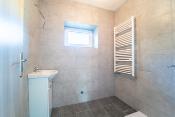 koupelna - Prodej domu 92 m², Červené Pečky
