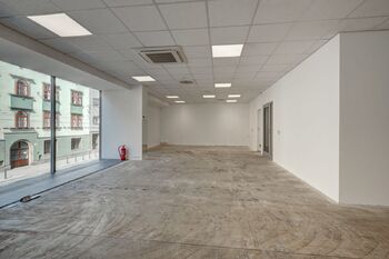 pohled 2 NP směr do ulice foto 1 - Pronájem obchodních prostor 277 m², Brno