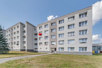 Budova. - Prodej bytu 3+1 v družstevním vlastnictví 73 m², Nová Včelnice