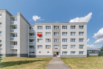 Budova. - Prodej bytu 3+1 v družstevním vlastnictví 73 m², Nová Včelnice