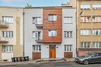 Budova. - Pronájem bytu 1+kk v osobním vlastnictví 30 m², Praha 4 - Braník