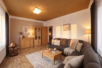 Obývací pokoj - Prodej domu 180 m², Klokočov