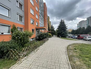 Prodej bytu 1+kk v osobním vlastnictví 34 m², Praha 6 - Řepy