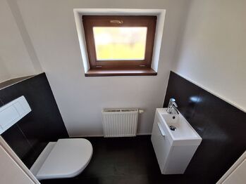 WC přízemí - Pronájem domu 221 m², Dublovice