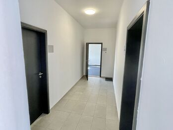 Chodba a vstup do kanceláří. - Pronájem kancelářských prostor 57 m², Písek