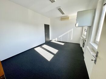 Kancelář č. 5. Velikost 16,7 m2. - Pronájem kancelářských prostor 57 m², Písek