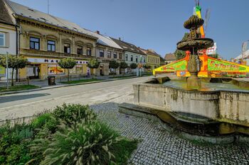 pohled z náměstí  - Prodej obchodních prostor 412 m², Třebechovice pod Orebem 