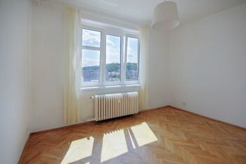 Prodej bytu 2+kk v osobním vlastnictví 30 m², Praha 5 - Smíchov